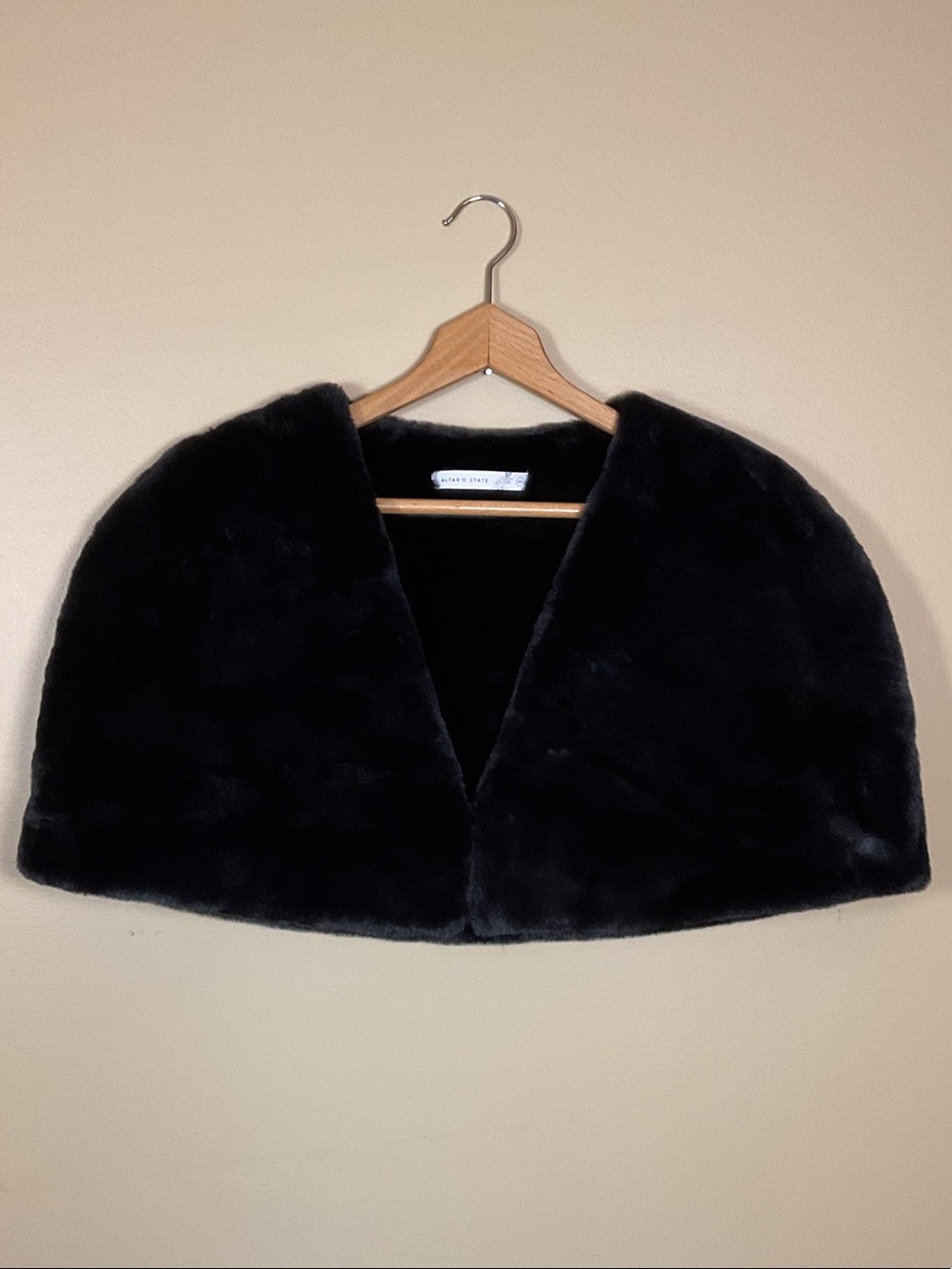 Altar’d State Faux Fur Capelet Shrug - Black OS